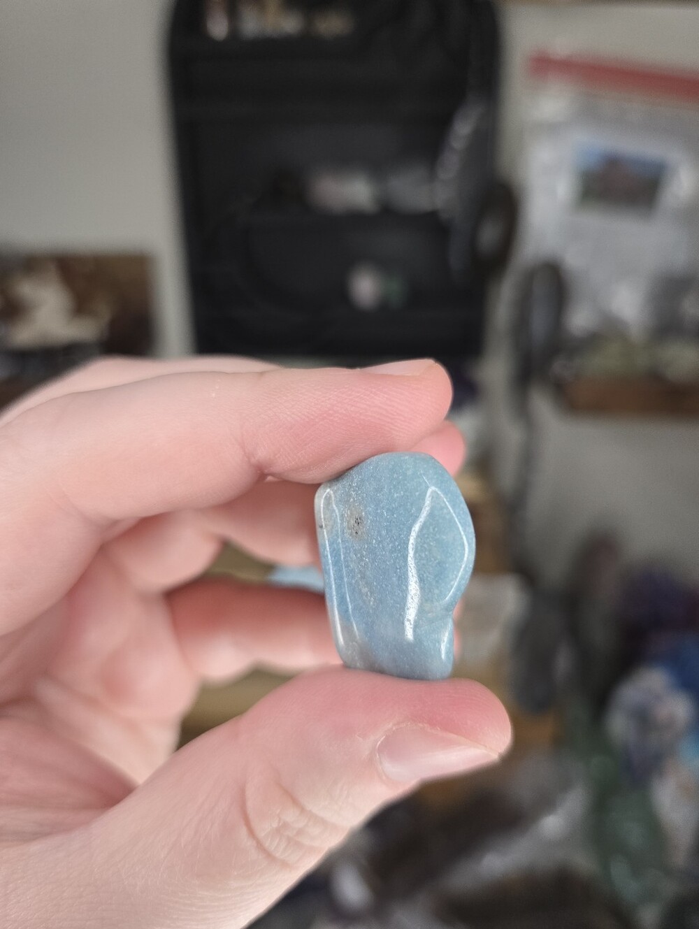 Mini Trollite Butterfly Crystal Carving B - Picture 2 of 4